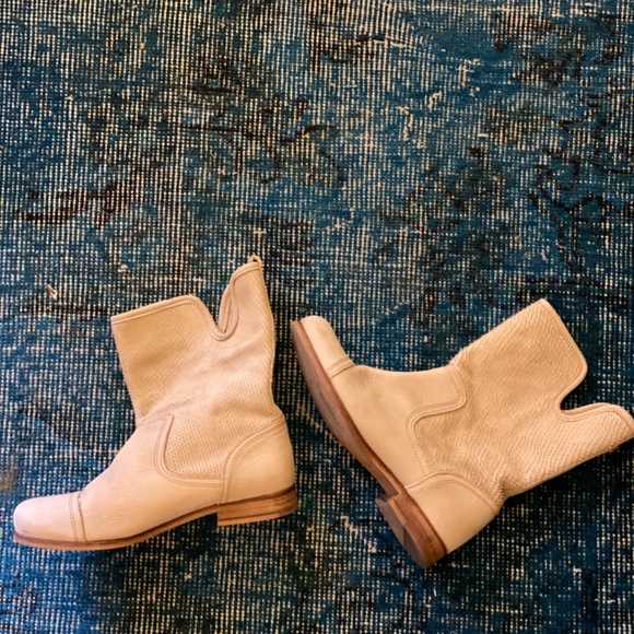 Ankle boot soft and supple Nubuck ♥️NWOT♥️ - Picture 6 of 9